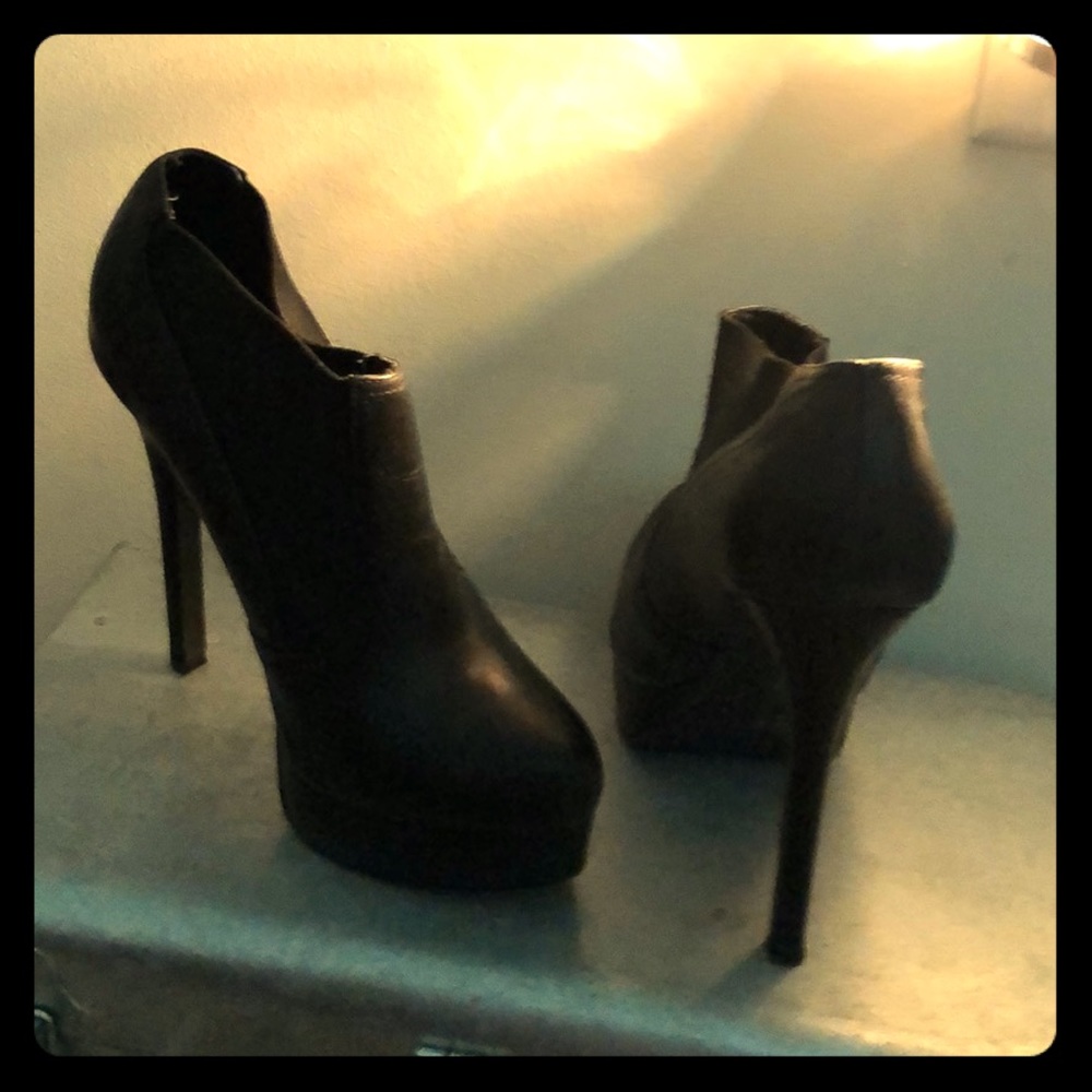Chinese Laundry Black Bootie!